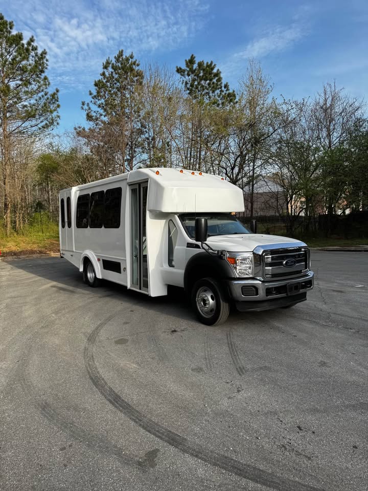 2012 Ford F-450 Super Duty Chassis Cab XL