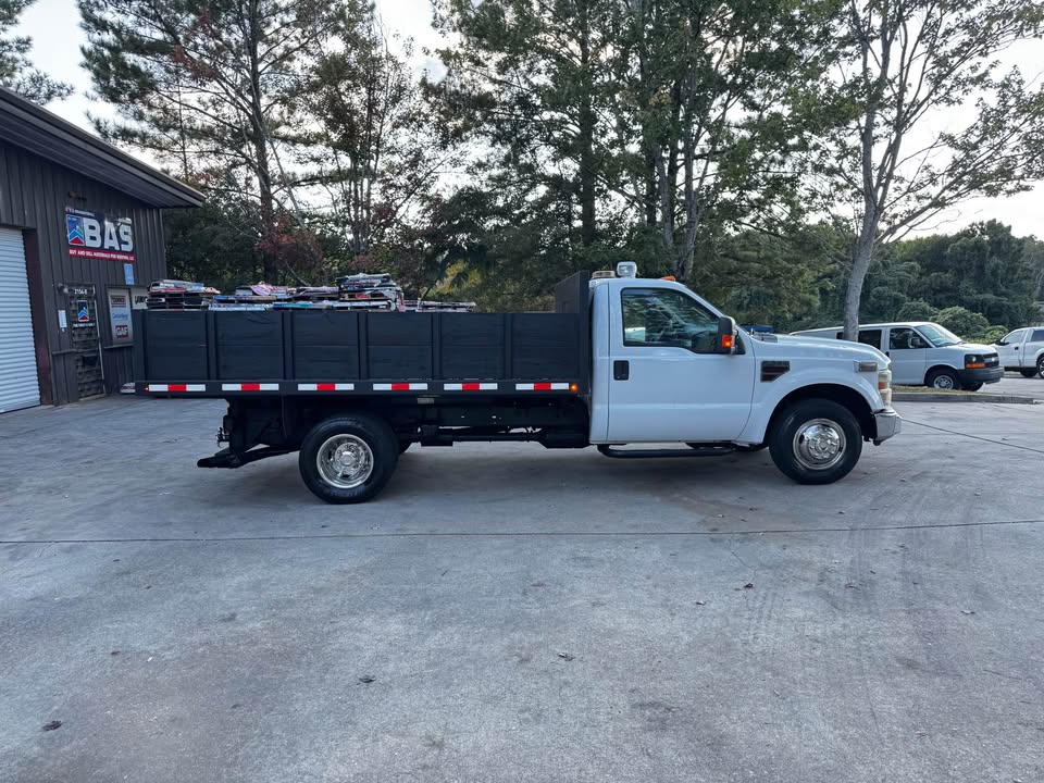 2008 Ford F-350 Super Duty Chassis Cab