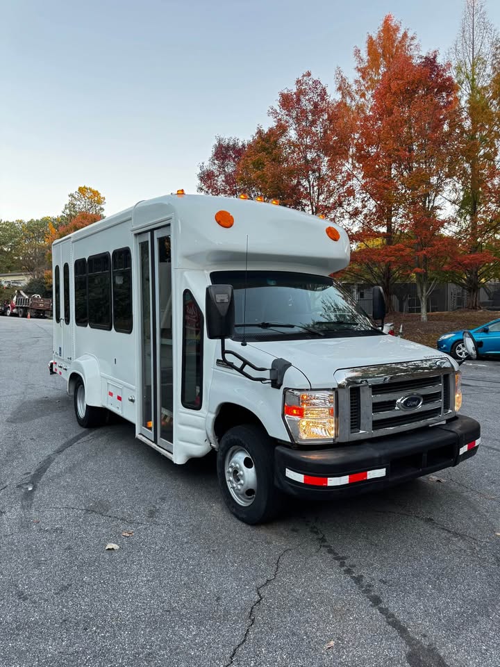 2010 Ford Econoline's photo