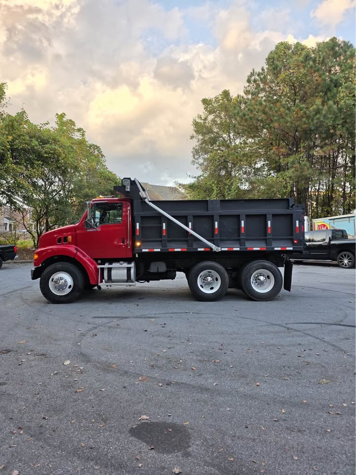 2005 Sterling LT - Photo 8