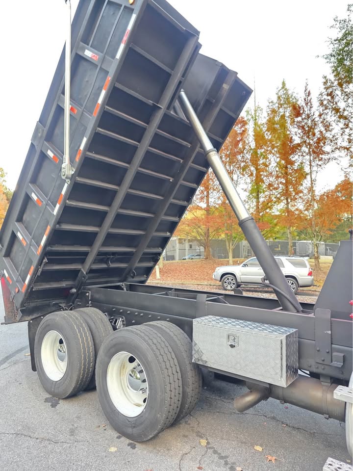 2005 Sterling LT - Photo 6