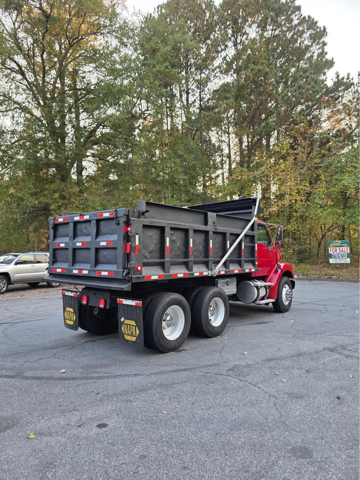 2005 Sterling LT - Photo 12