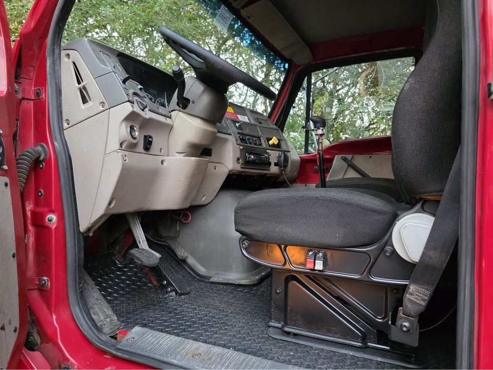 2005 Sterling LT - Photo 13