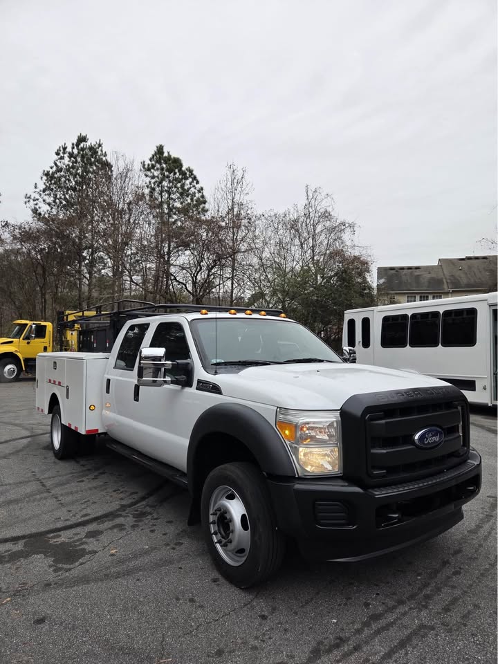 2015 Ford F-450 Super Duty Chassis Cab's photo