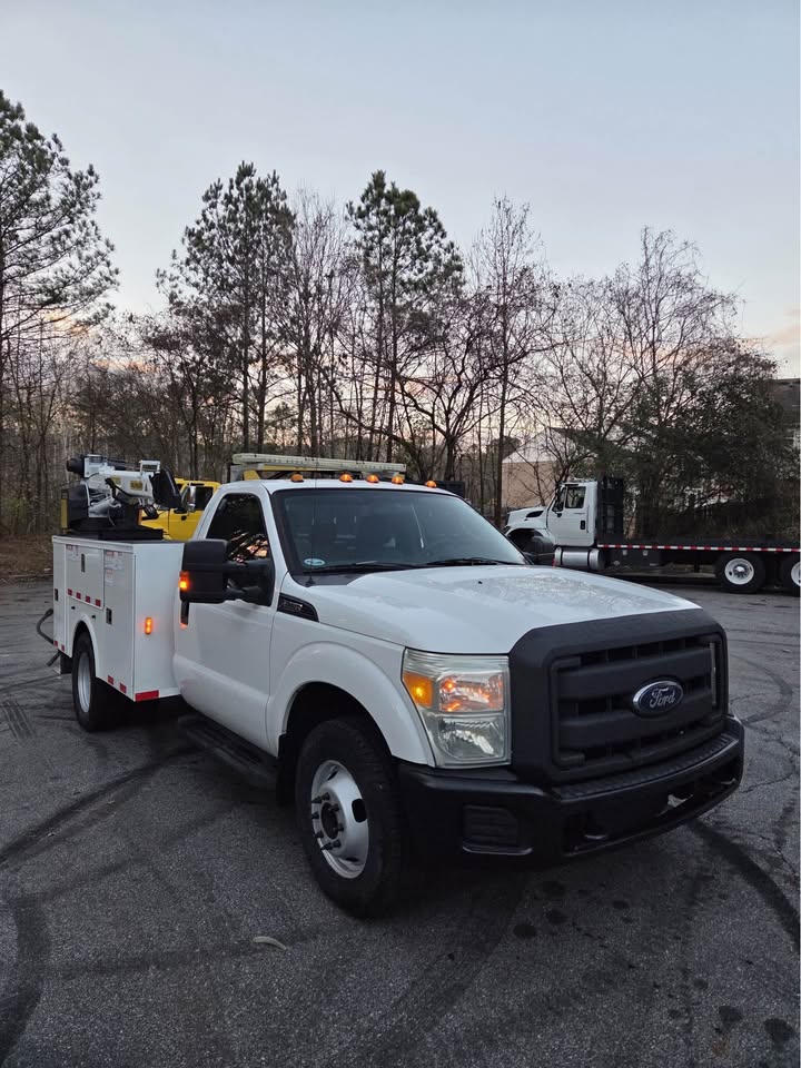 2015 Ford F-350 Super Duty XL's photo