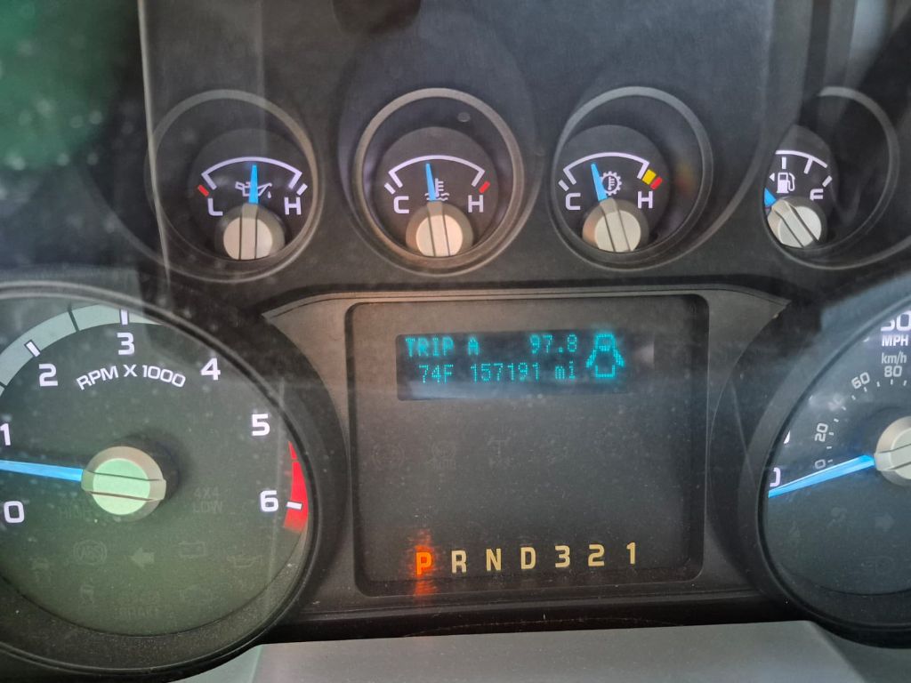 2011 Ford F-550 - Photo 17