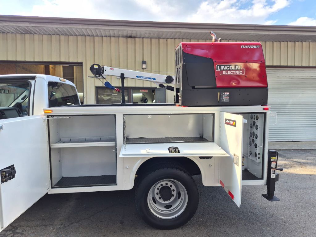 2011 Ford F-550 - Photo 12
