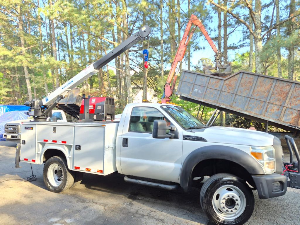 2011 Ford F-550 - Photo 16