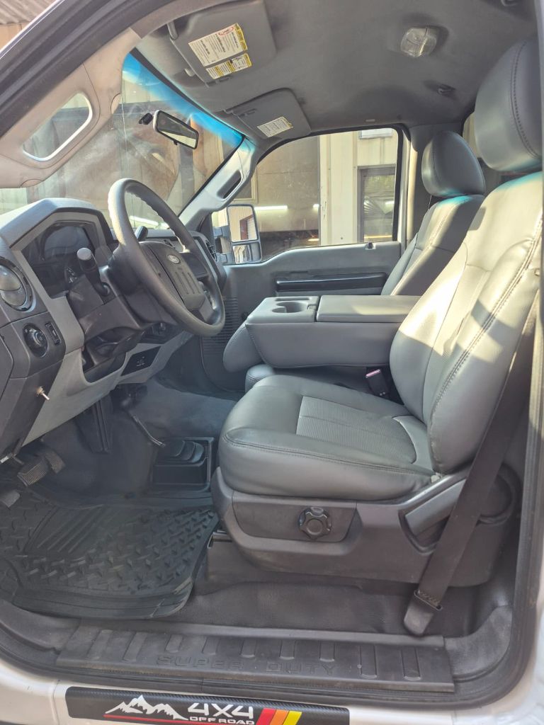 2011 Ford F-550 - Photo 19
