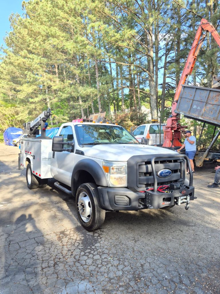 2011 Ford F-550 - Photo 9