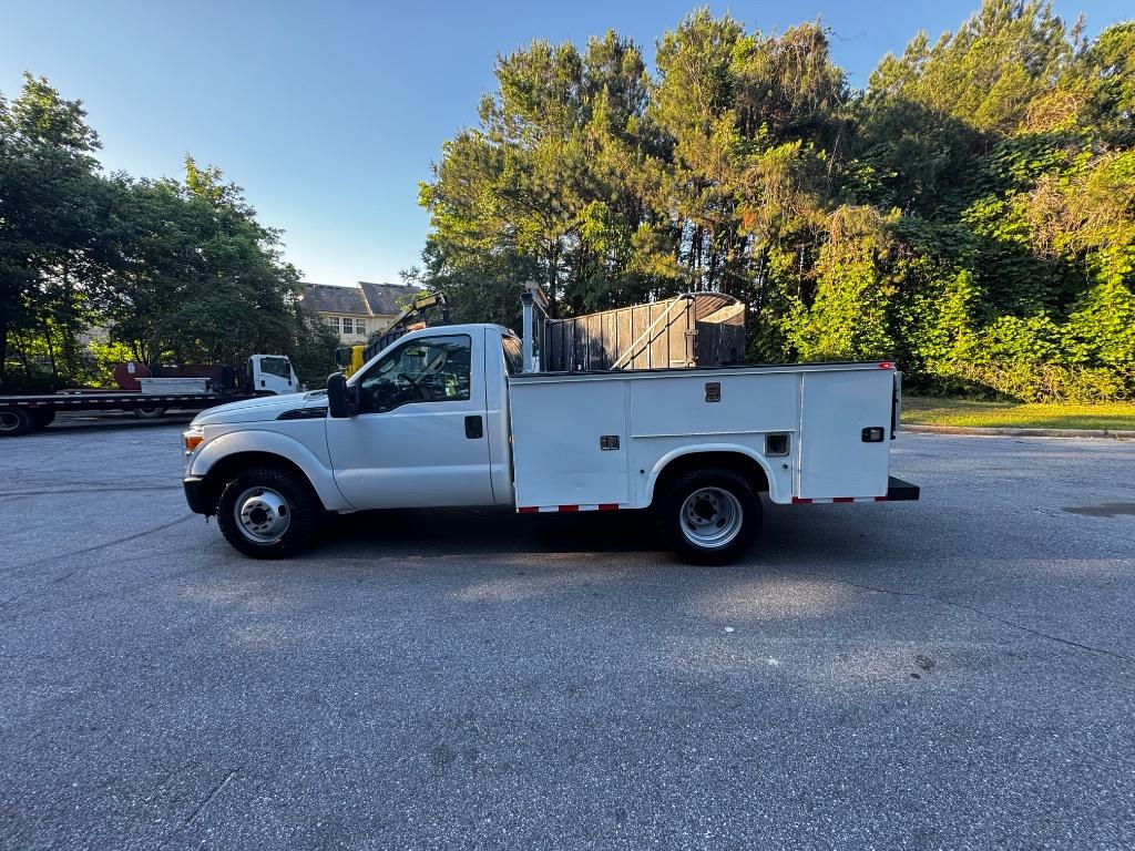2011 Ford F-350 Super Duty Chassis Cab XL - Photo 7