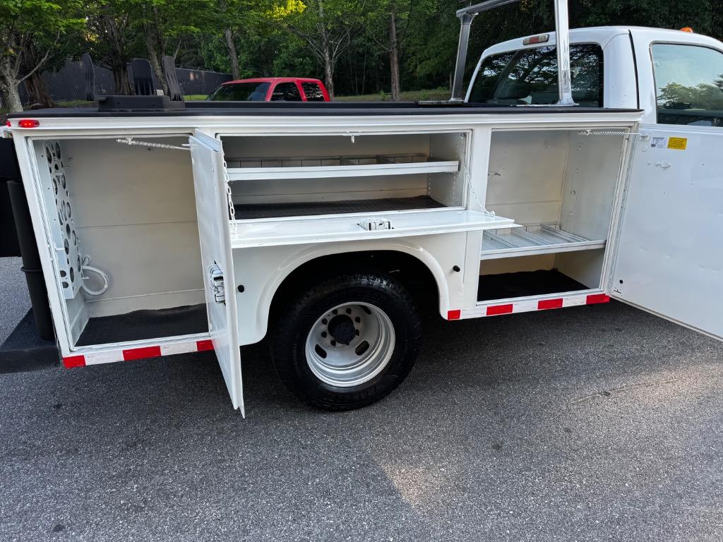 2011 Ford F-350 Super Duty Chassis Cab XL - Photo 10