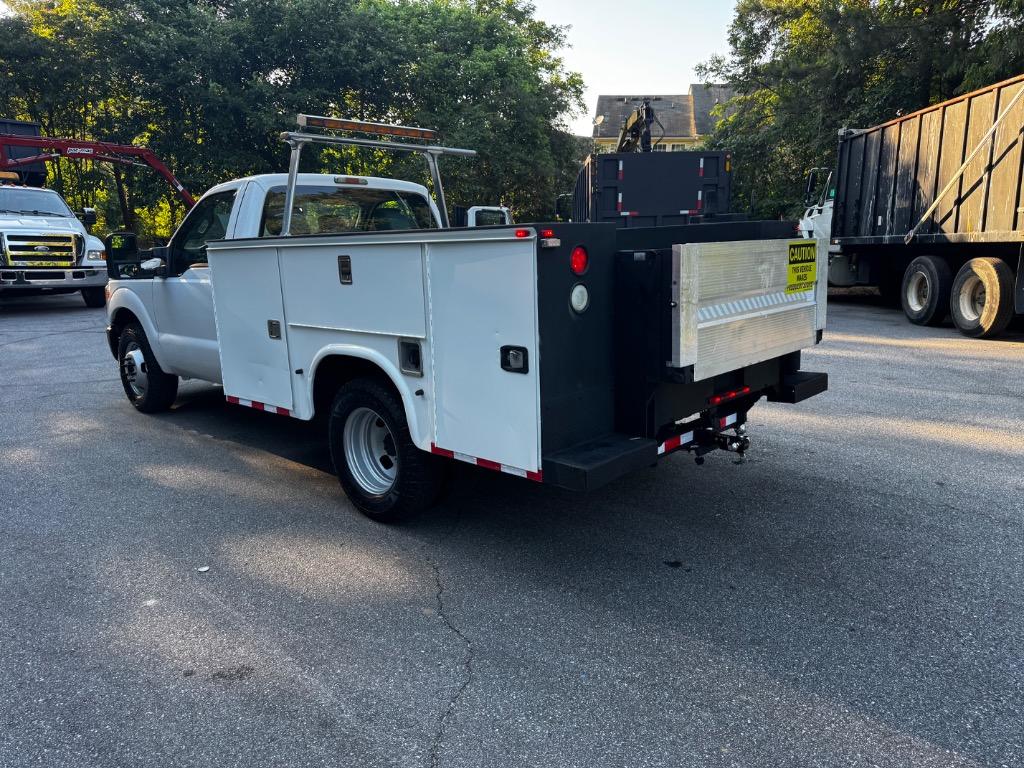 2011 Ford F-350 Super Duty Chassis Cab XL - Photo 6