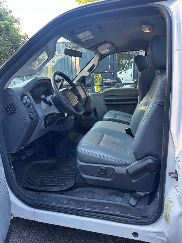 2011 Ford F-350 Super Duty Chassis Cab XL - Photo 12