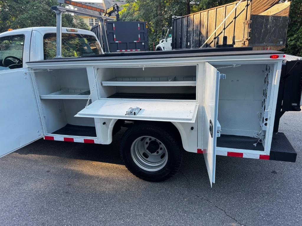 2011 Ford F-350 Super Duty Chassis Cab XL - Photo 9
