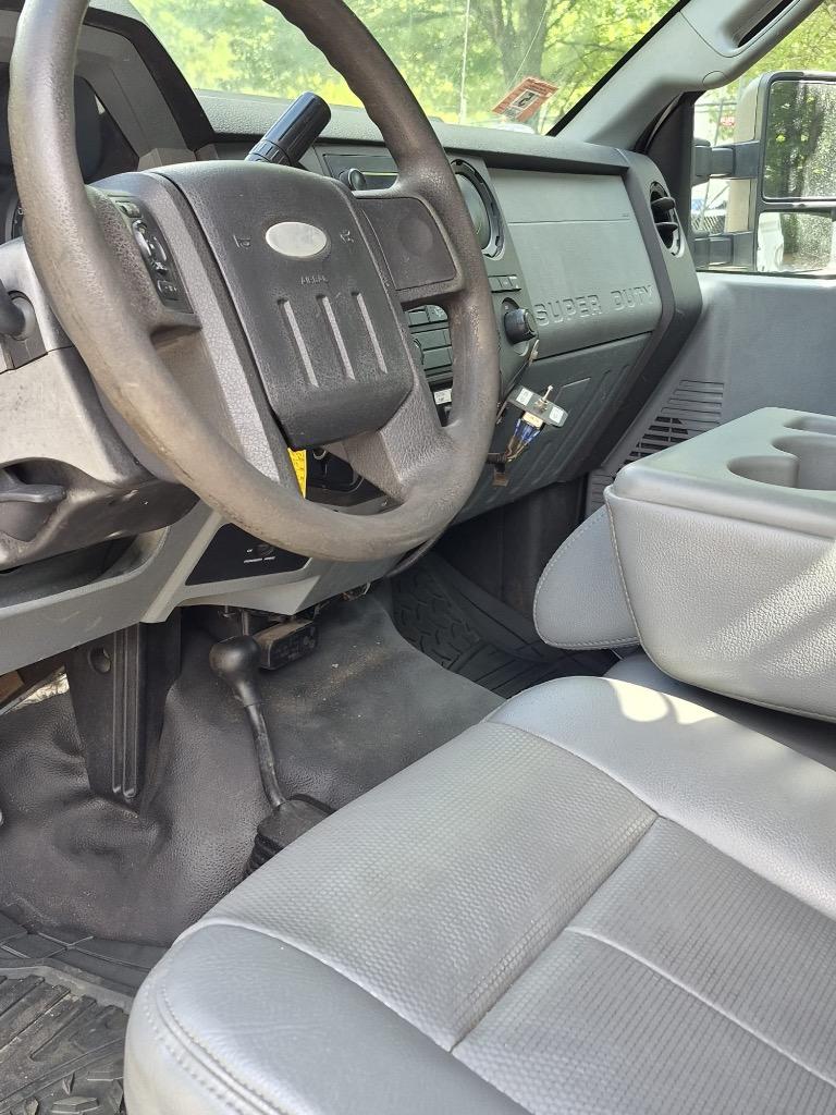 2013 Ford F-550 - Photo 10